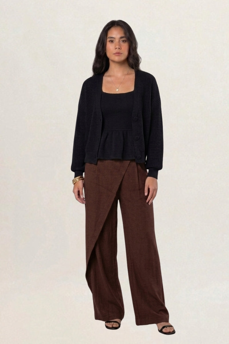 Calça Pantalona transpasse fivela