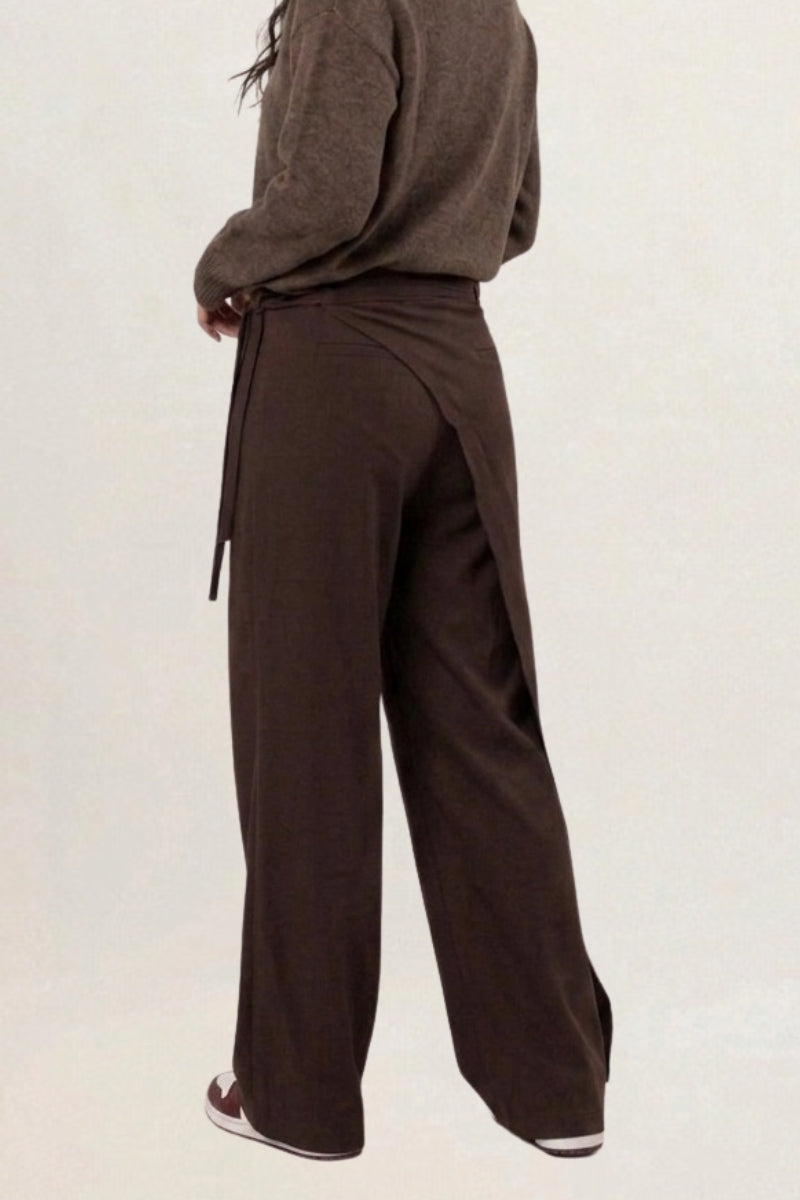 Calça Pantalona transpasse fivela