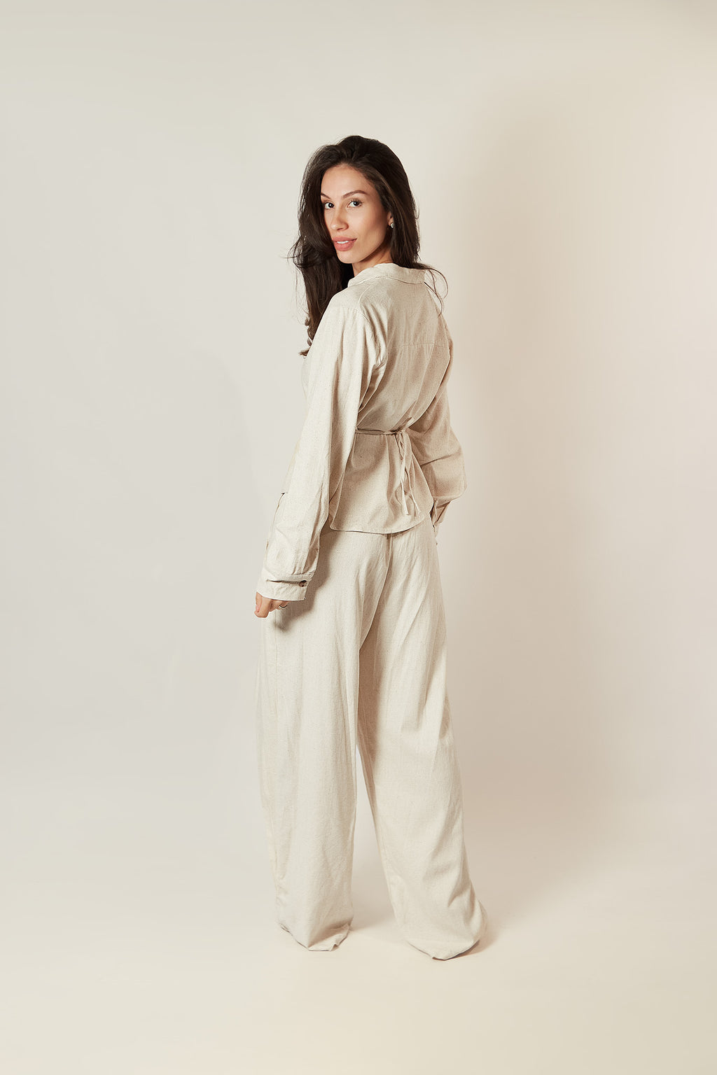 Calça Pantalona transpasse fivela