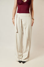 Calça Pantalona transpasse fivela